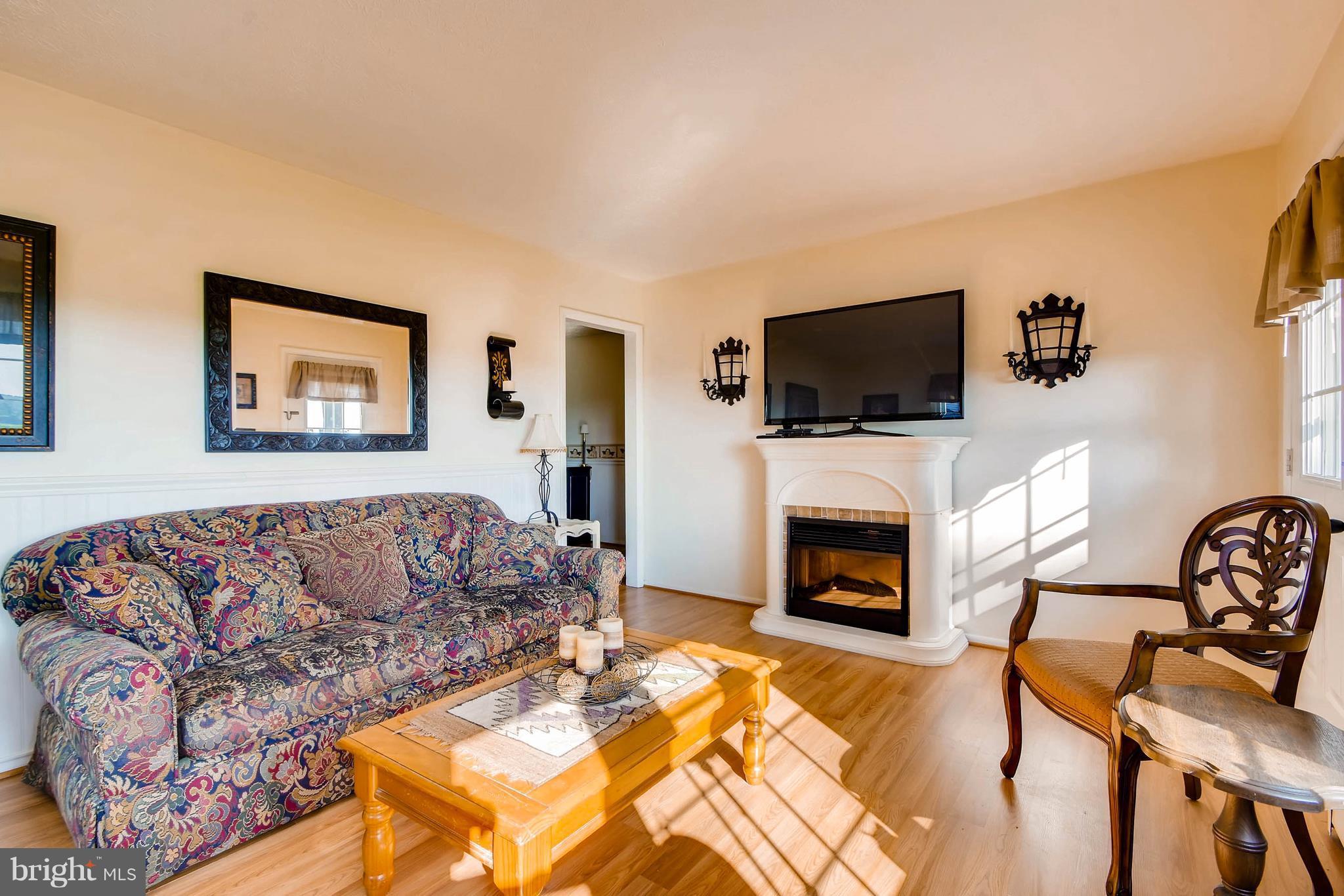 5206 West Heaps Road Pylesville, MD 21132 - Photo 4 of 28 Living Room