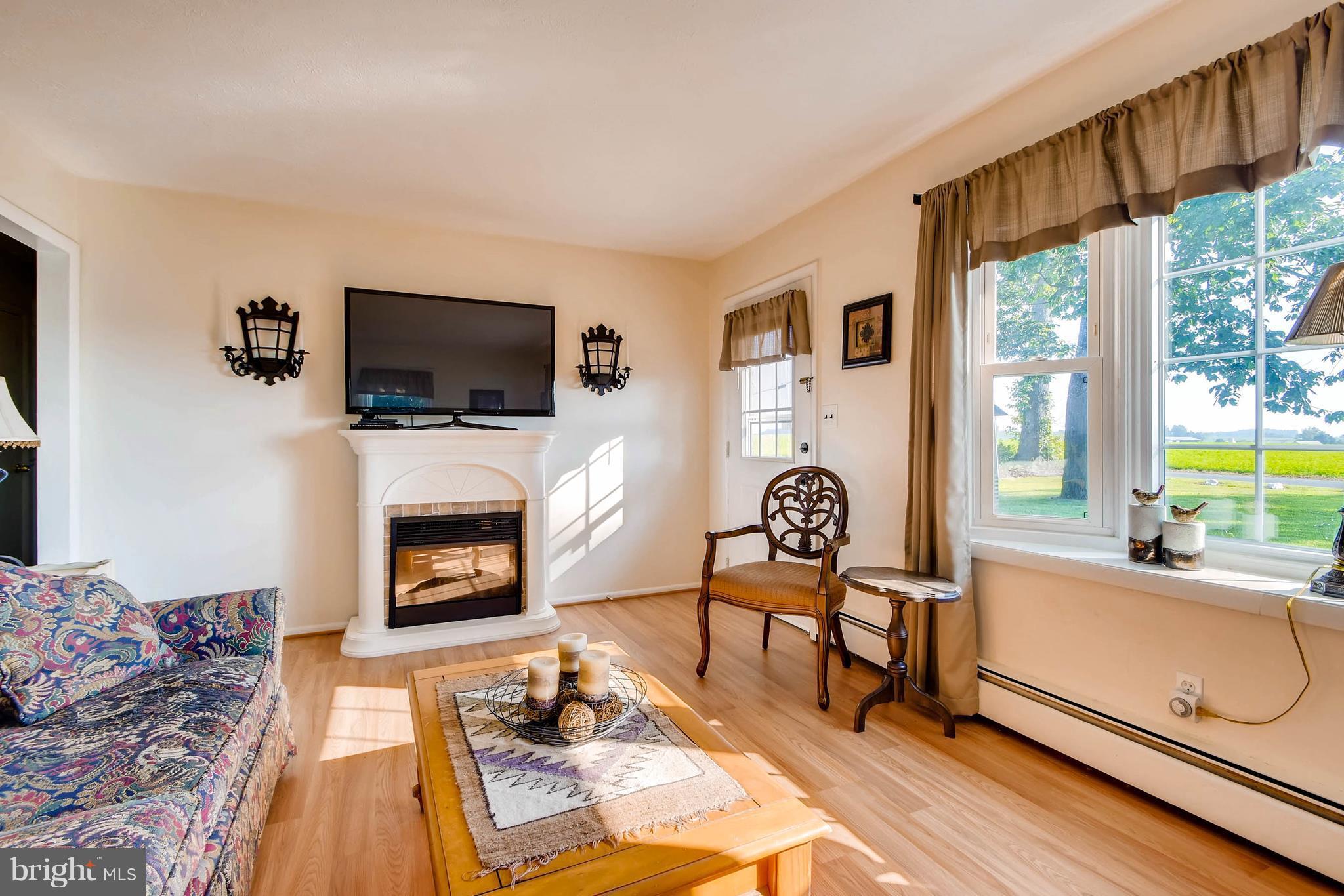 5206 West Heaps Road Pylesville, MD 21132 - Photo 5 of 28 Living Room