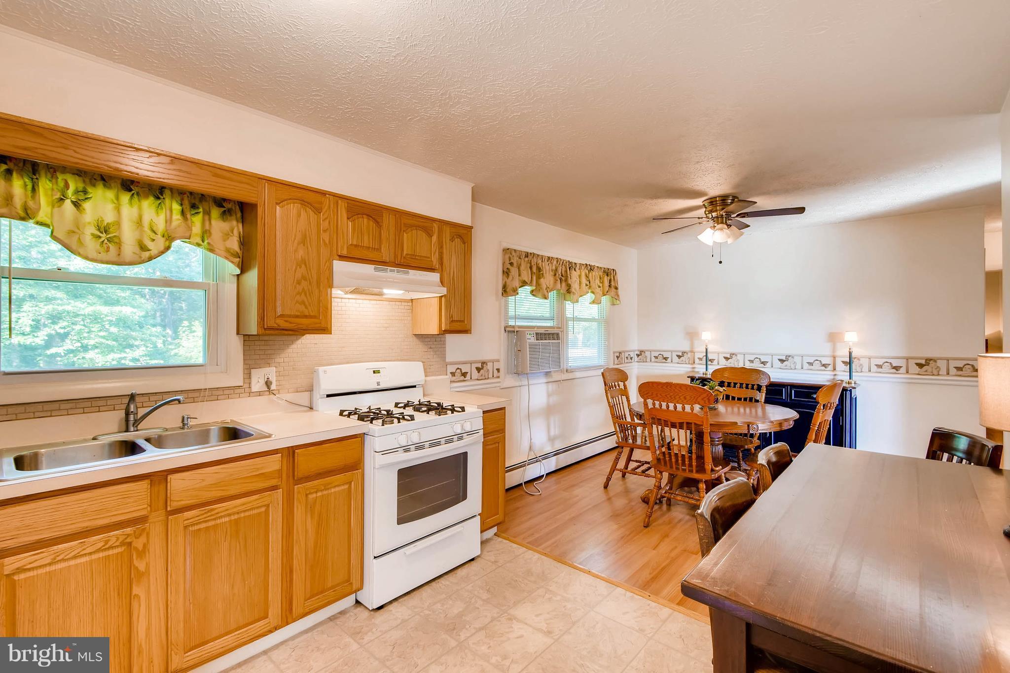 5206 West Heaps Road Pylesville, MD 21132 - Photo 9 of 28 Kitchen