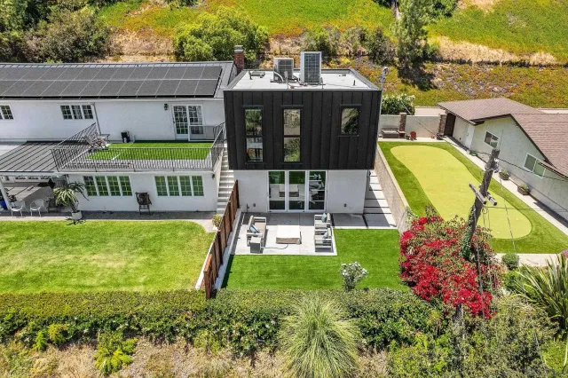 a view of a house with backyard and porch