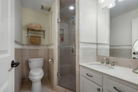 $330,000 | 205 Barry Avenue South, Unit 117, Wayzata, MN 55391