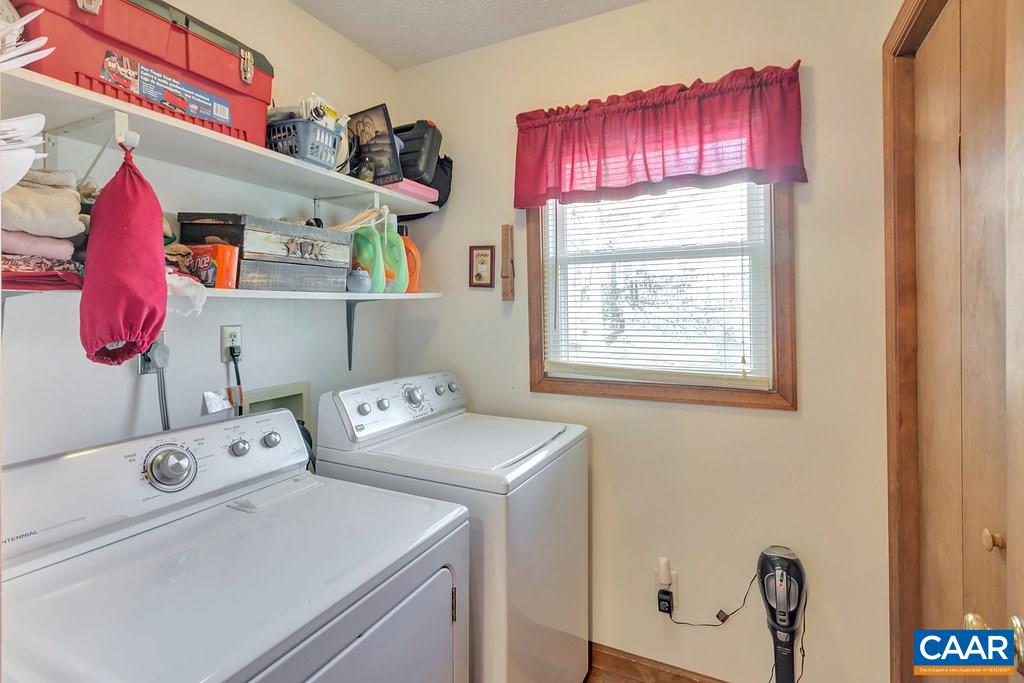 30 East Point Road Palmyra, VA 22963 - Photo 21 of 38 a utility room with dryer and washer