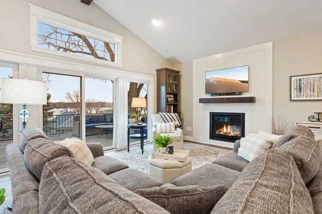 $1,100,000 | 5100 Greenwood Circle, Greenwood, MN 55331