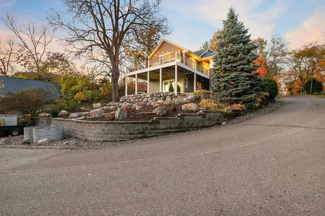 $1,100,000 | 5100 Greenwood Circle, Greenwood, MN 55331