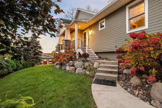 $1,100,000 | 5100 Greenwood Circle, Greenwood, MN 55331