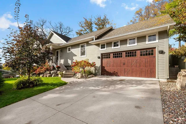 $1,100,000 | 5100 Greenwood Circle, Greenwood, MN 55331