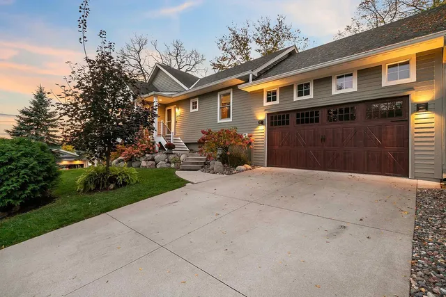 $1,100,000 | 5100 Greenwood Circle, Greenwood, MN 55331