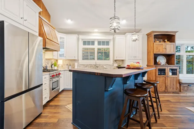 $1,100,000 | 5100 Greenwood Circle, Greenwood, MN 55331