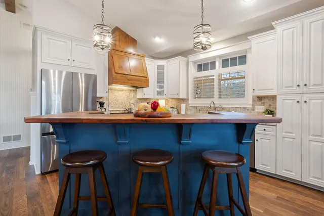 $1,100,000 | 5100 Greenwood Circle, Greenwood, MN 55331