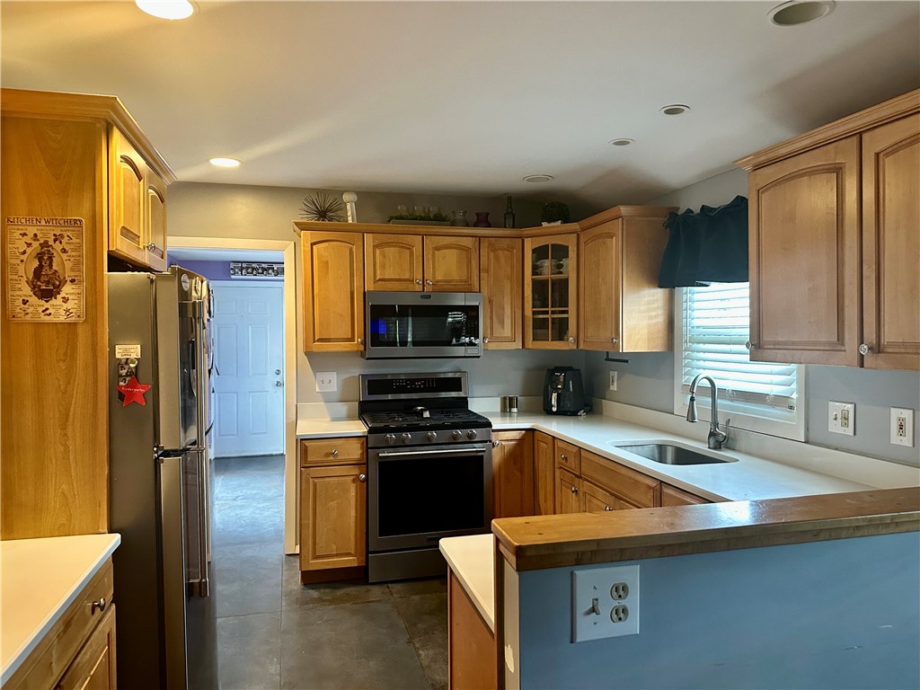 88 Glenbrook Road Warwick, RI 02889 - Photo 8 of 33
