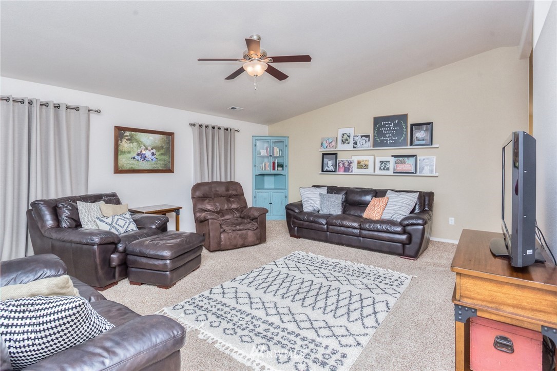 844 Polo Ridge Moses Lake, WA 98837 - Photo 2 of 17 Gallery Image 2