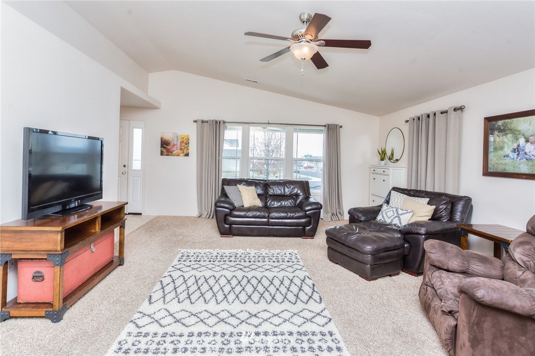844 Polo Ridge Moses Lake, WA 98837 - Photo 3 of 17 Gallery Image 3