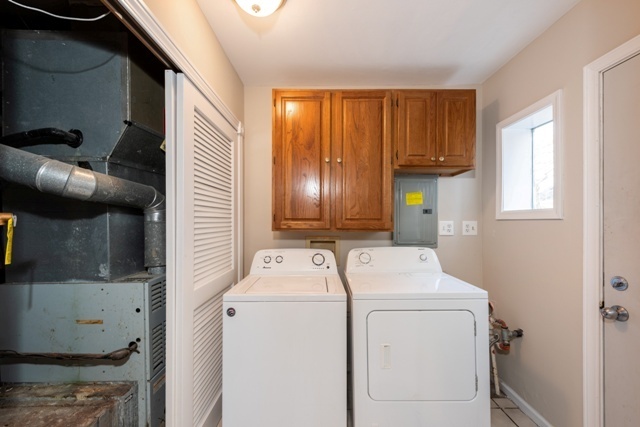 1111 Webster Lane Des Plaines, IL 60016 - Photo 5 of 25 a utility room with dryer and washer