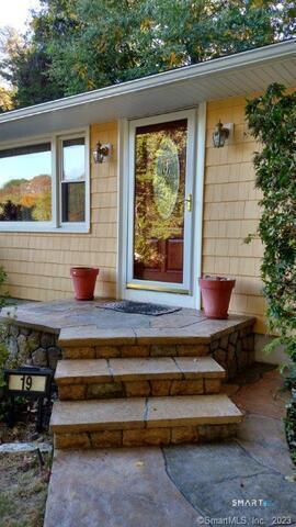 19 Sunshine Road Waterford, CT 06375 - Photo 3 of 30