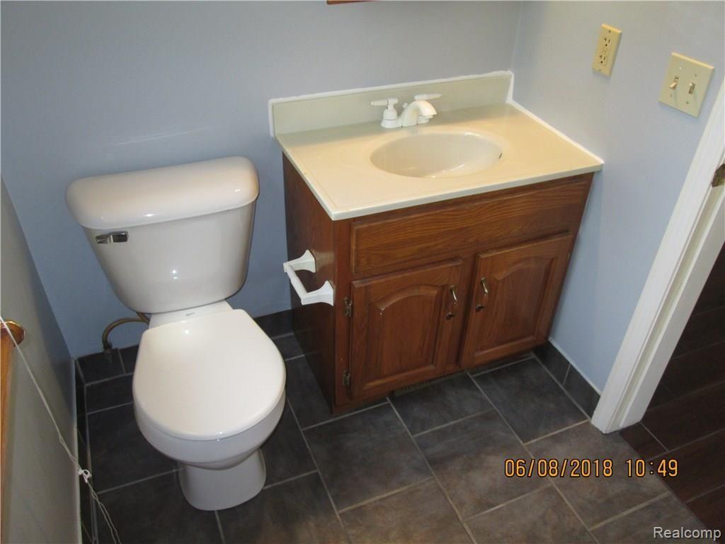 2077 Covert Road Burton, MI 48509 - Photo 27 of 34 IMG_5370.JPG