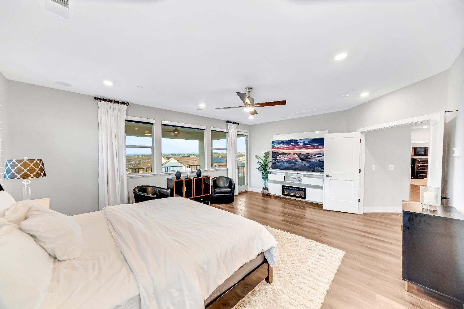 2947 Laredo Drive Rocklin, CA 95765 - Photo 21 of 65 a large bedroom with a bed and large window