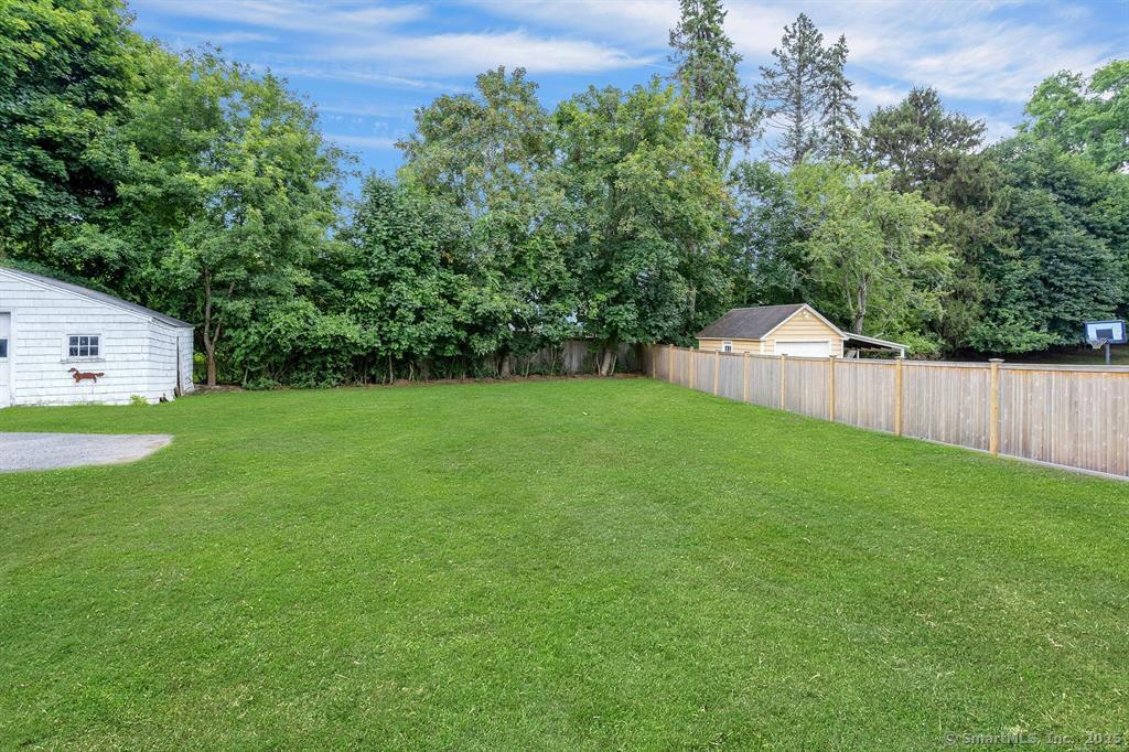 15 West Parish Road Westport, CT 06880 - Photo 9 of 26