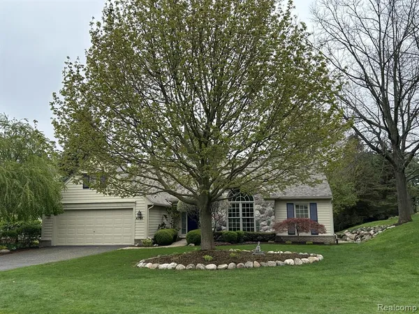$795,000 | 4791 Roundtree Drive, Unit 1, Brighton, MI 48116
