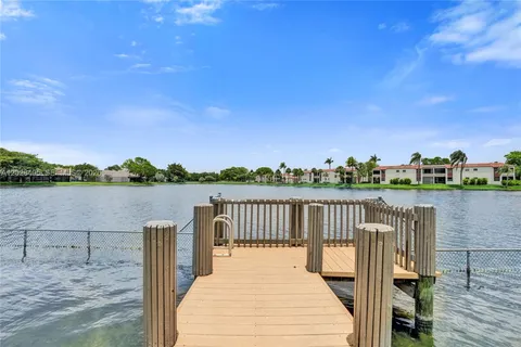 $240,000 | 901 Colony Point Circle, Unit 501, Pembroke Pines, FL 33026