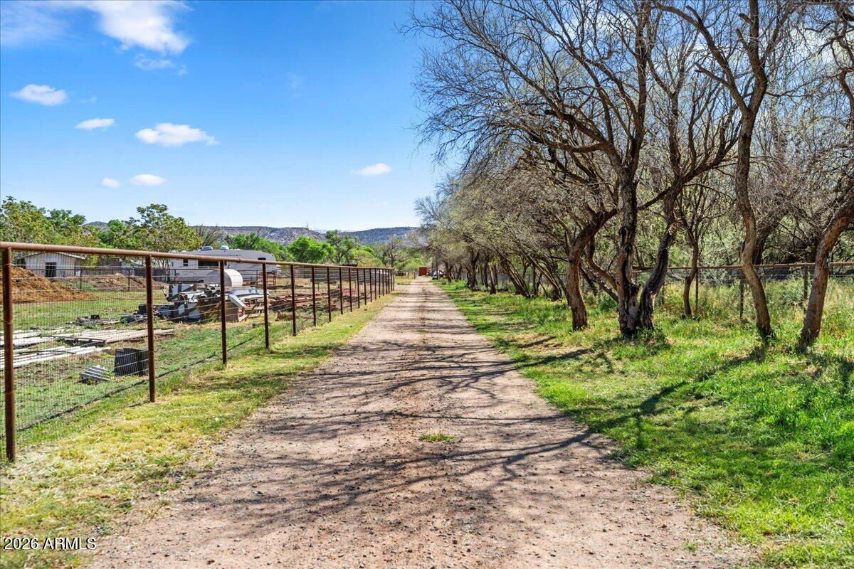 1226 West Peterson Road Camp Verde, AZ 86322 - Photo 24 of 46 04-Driveway