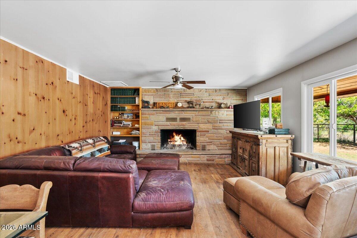 1226 West Peterson Road Camp Verde, AZ 86322 - Photo 4 of 46 09-Entry to Living Room