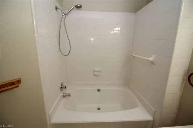 $1,800 | 28 Cedar Knoll Drive, Greensboro, NC 27407