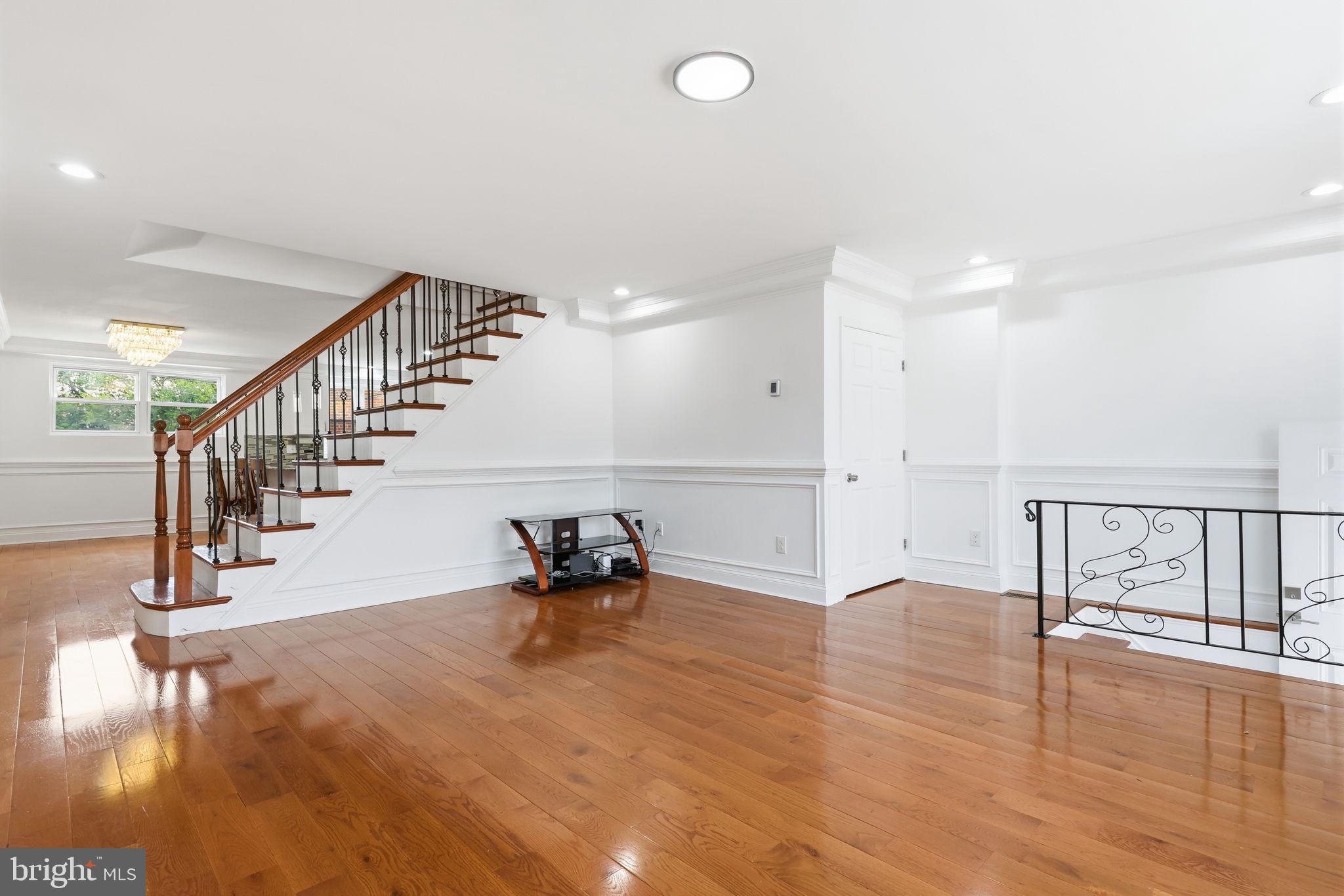3811 Salina Road Philadelphia, PA 19154 - Photo 6 of 48 Spacious entryway with elegant staircase.