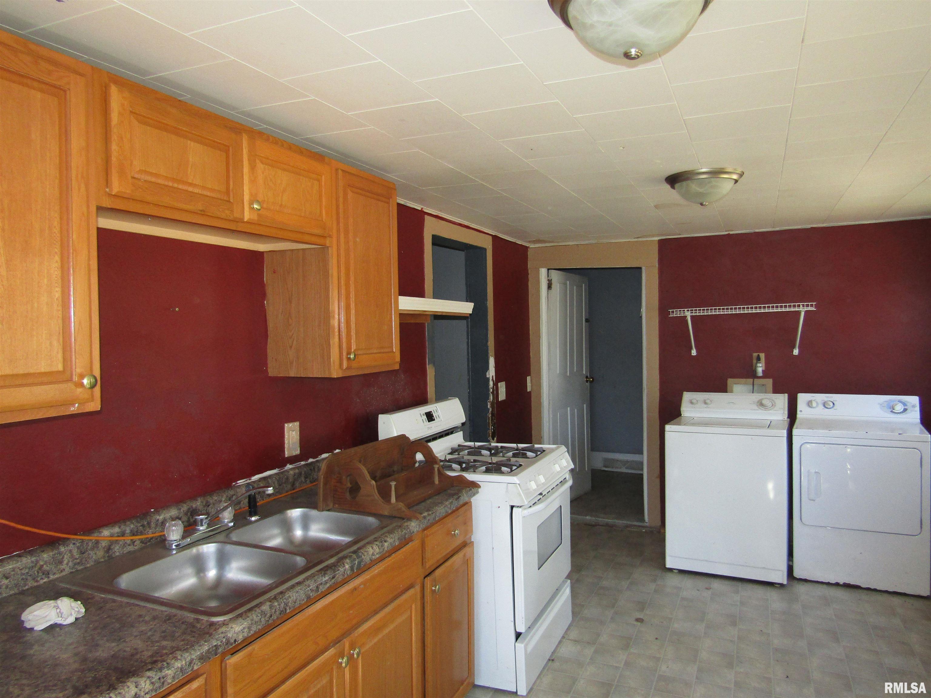 643 East Polk Street Cuba, IL 61427 - Photo 11 of 32