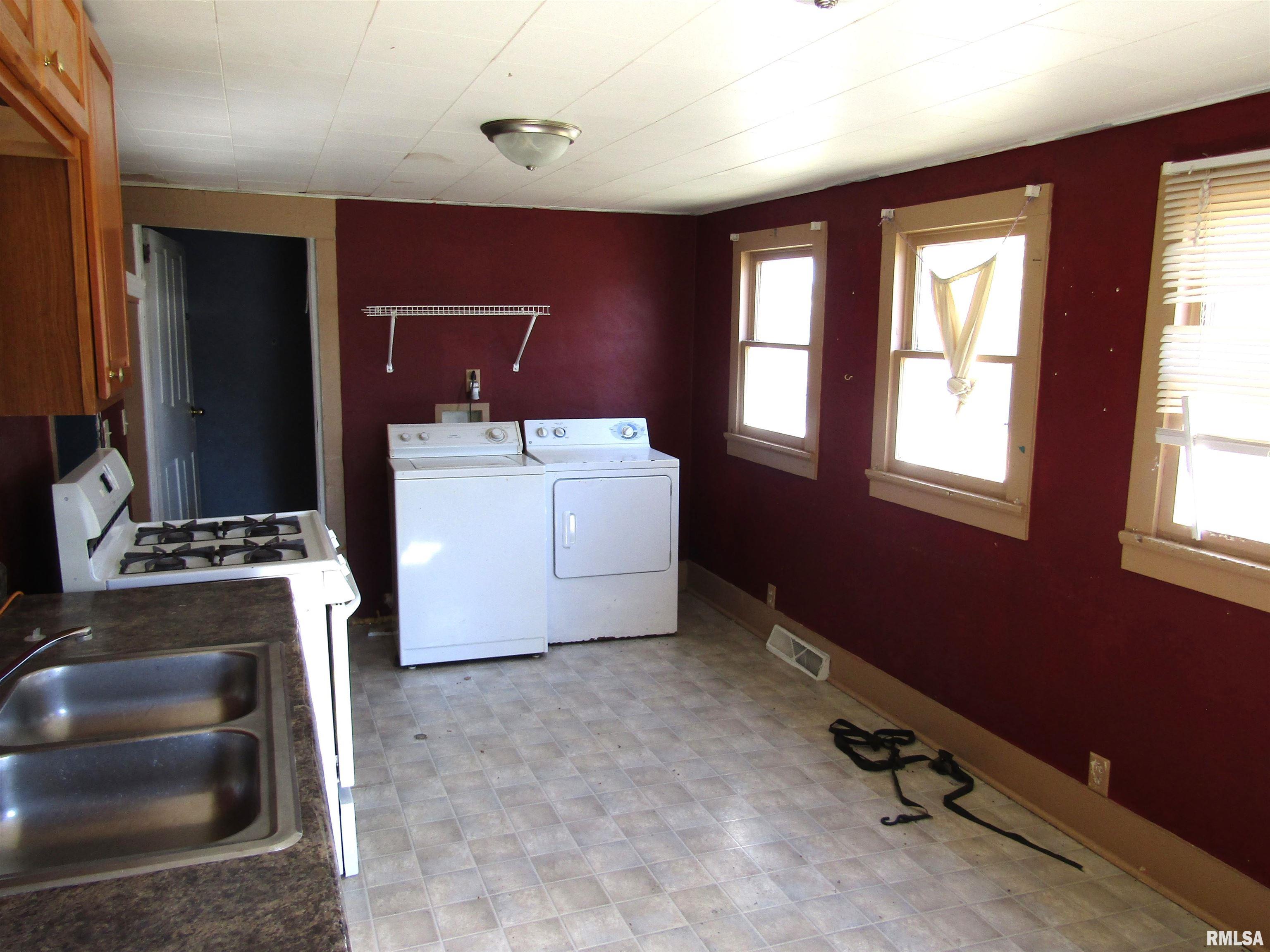 643 East Polk Street Cuba, IL 61427 - Photo 13 of 32