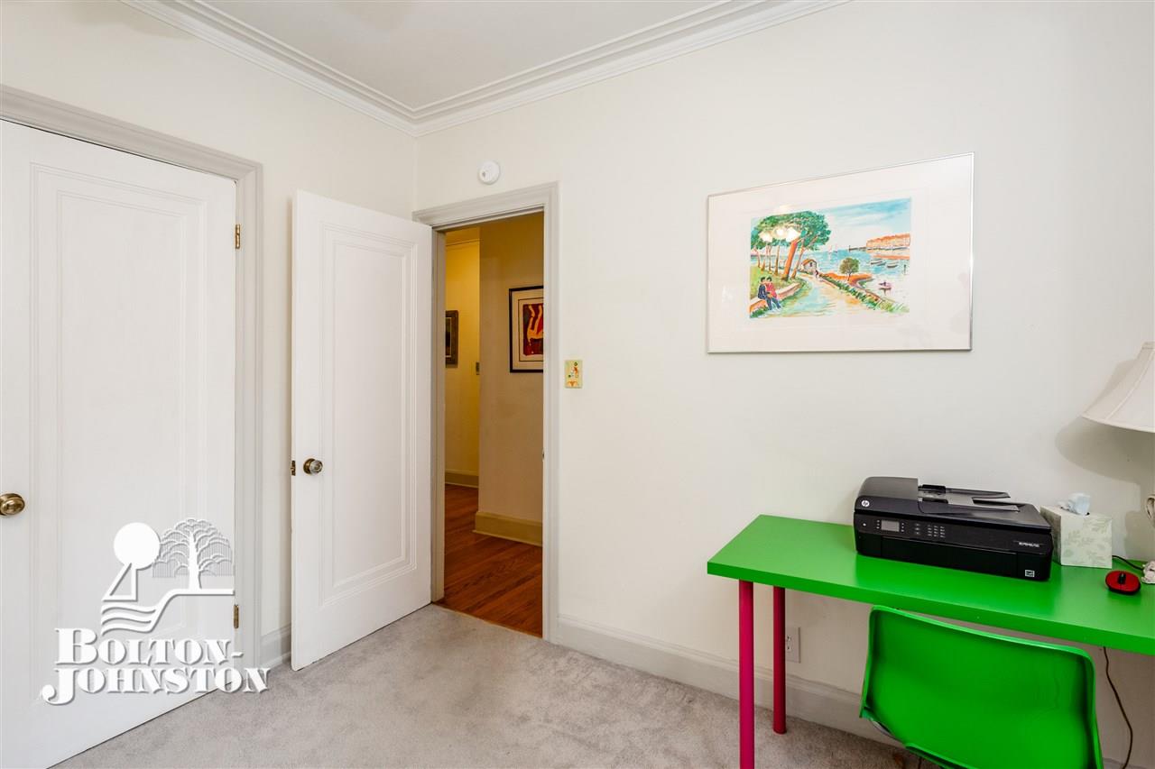 590 Barrington Road Grosse Pointe, MI 48230 - Photo 18 of 63 31365701-17.JPG