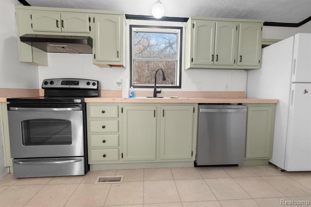351 North Squirrel Road, Unit 207 Auburn Hills, MI 48326 - Photo 4 of 14