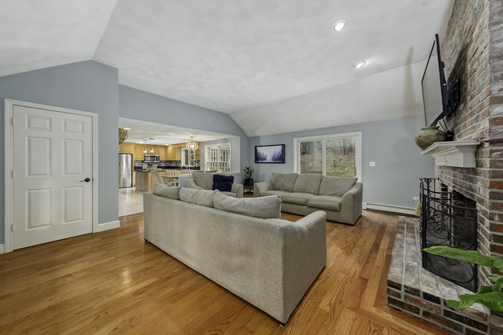 8 Coleman Road Byfield, MA 01922 - Photo 8 of 31