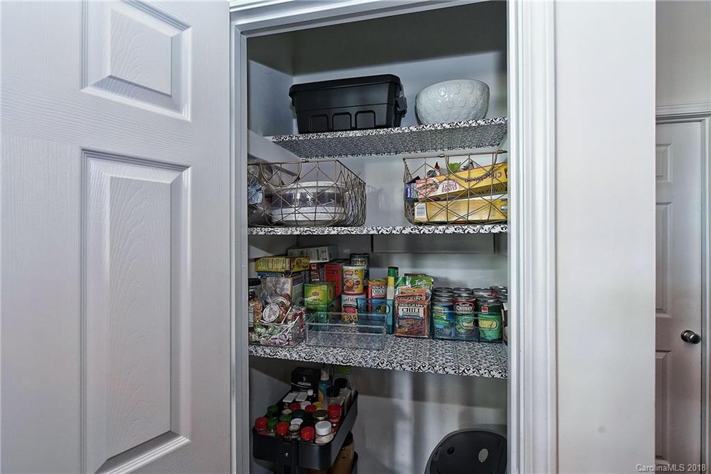 609 Raphael Place Charlotte, NC 28205 - Photo 20 of 36 a room with microwave and table