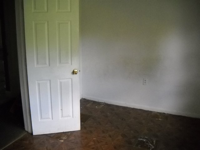3132 Melvin Rochester, MI 48307 - Photo 9 of 18 31101359-8.JPG