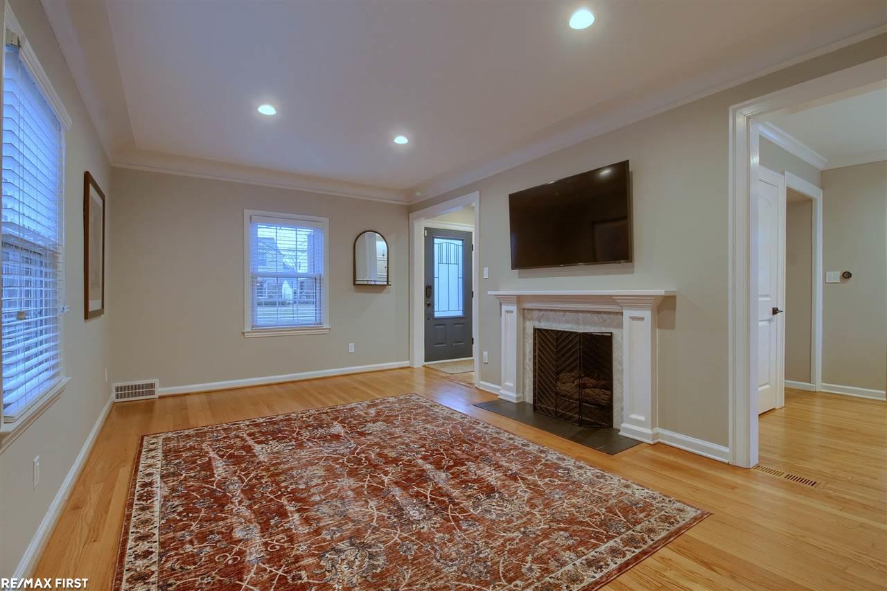 848 Cadieux Road Grosse Pointe, MI 48230 - Photo 8 of 34 31374891-7.JPG