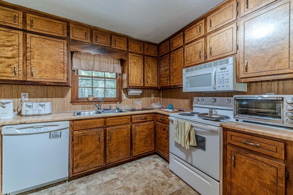 2737 Camp Mitchell Road Loganville, GA 30052 - Photo 12 of 45