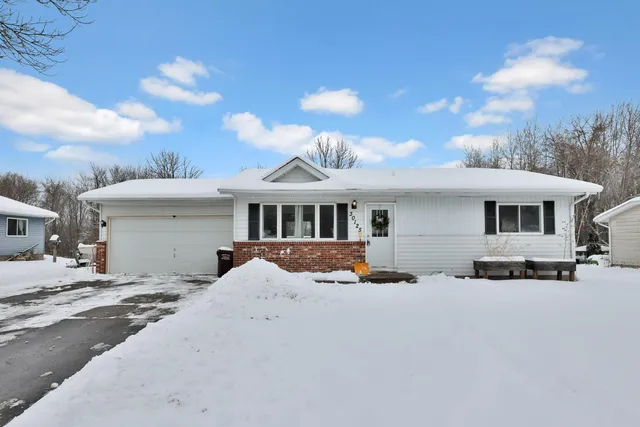 $275,000 | 30125 Ridgewood Avenue, Shafer, MN 55074