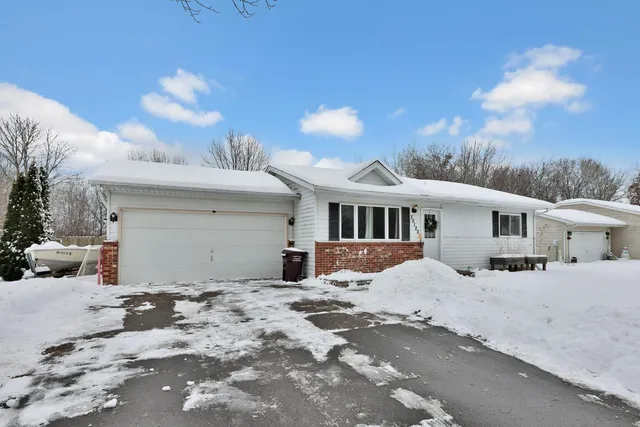 $275,000 | 30125 Ridgewood Avenue, Shafer, MN 55074