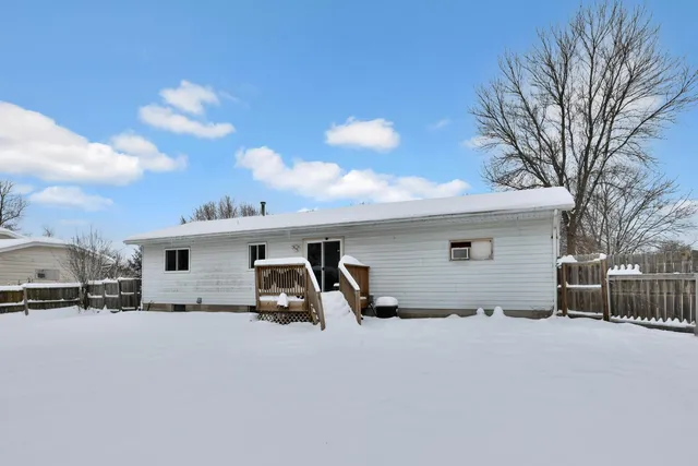 $275,000 | 30125 Ridgewood Avenue, Shafer, MN 55074