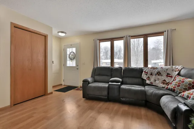 $275,000 | 30125 Ridgewood Avenue, Shafer, MN 55074