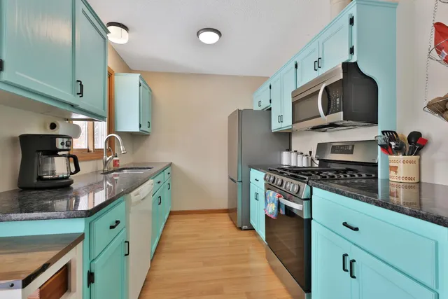 $275,000 | 30125 Ridgewood Avenue, Shafer, MN 55074