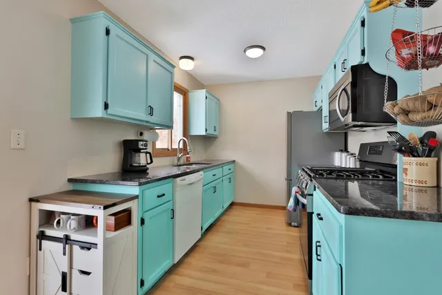 $275,000 | 30125 Ridgewood Avenue, Shafer, MN 55074