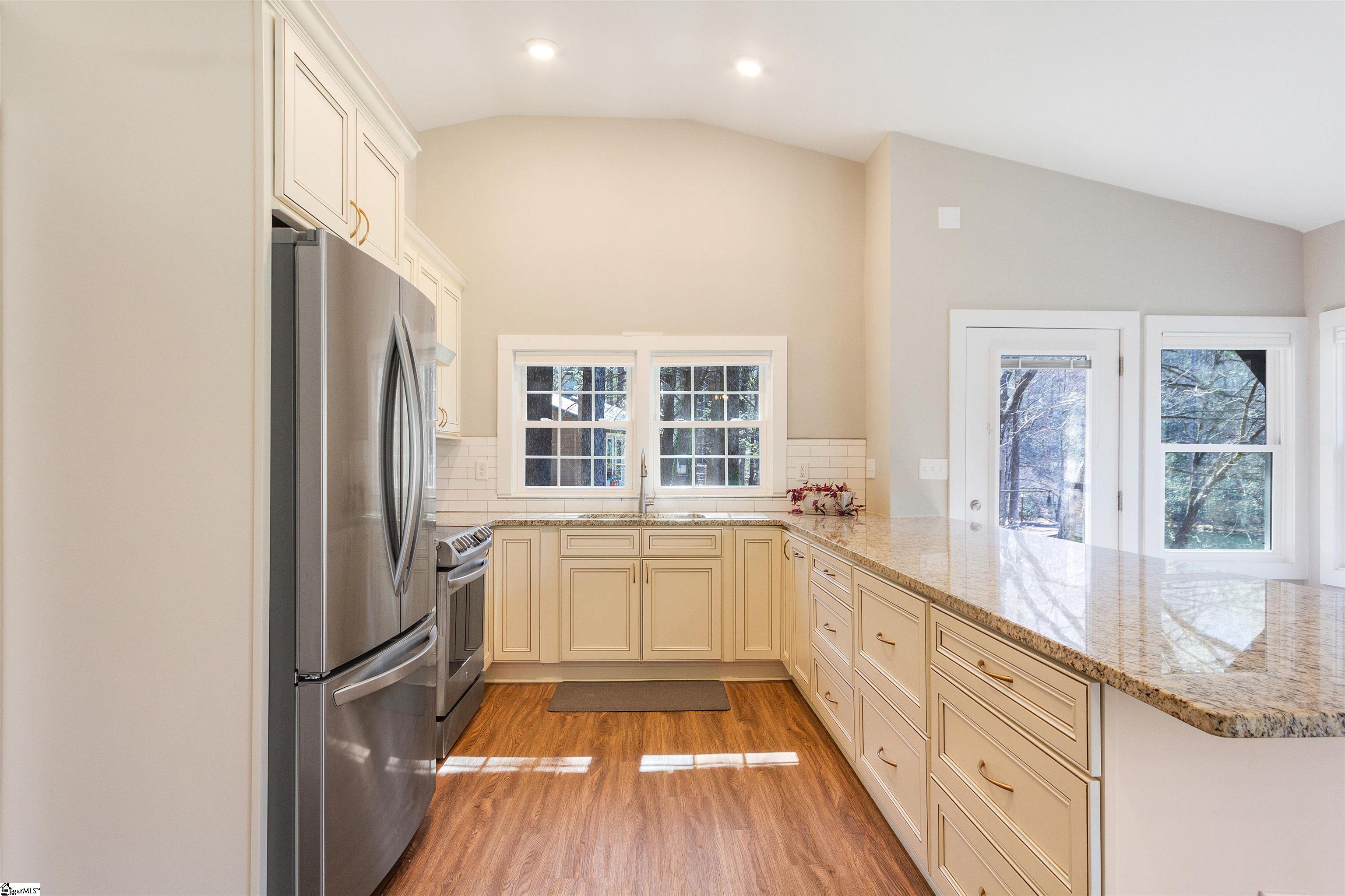 253 Pinnacle Lake Road Marietta, SC 29661 - Photo 7 of 24