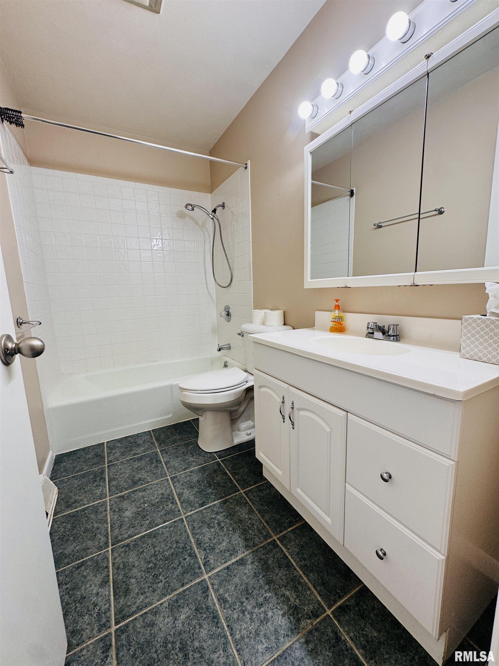 21 Bricker Circle Avon, IL 61415 - Photo 11 of 28