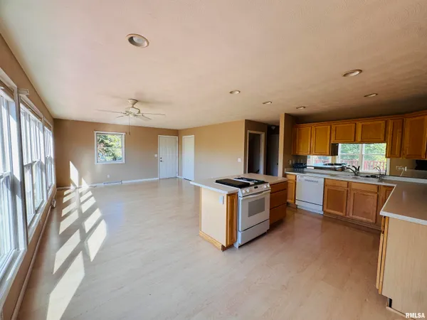 $263,000 | 21 Bricker Circle, Avon, IL 61415