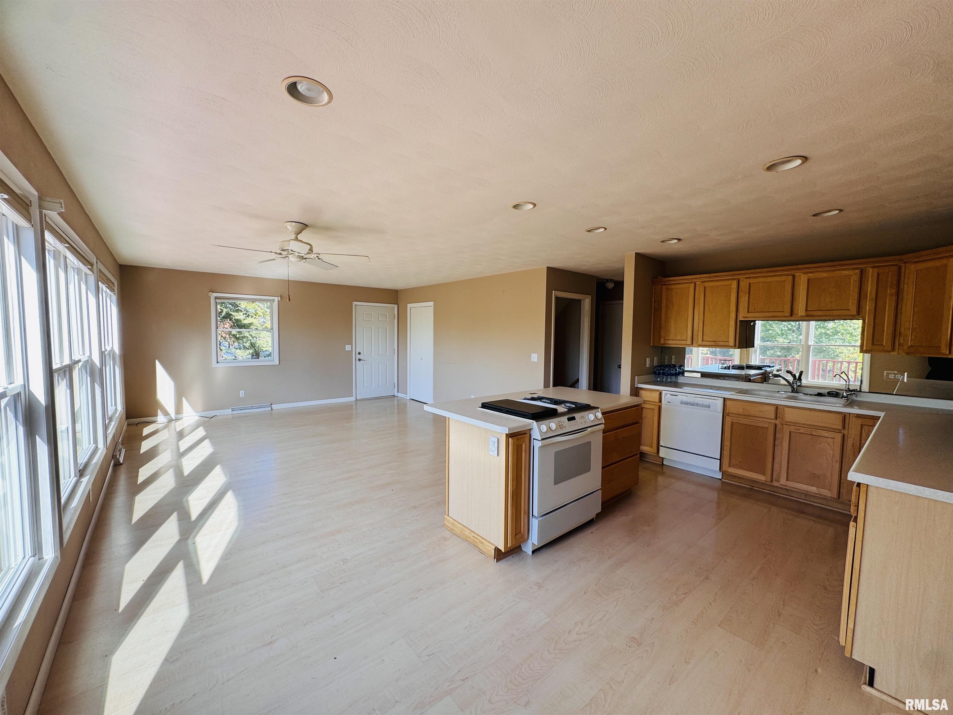 21 Bricker Circle Avon, IL 61415 - Photo 8 of 28