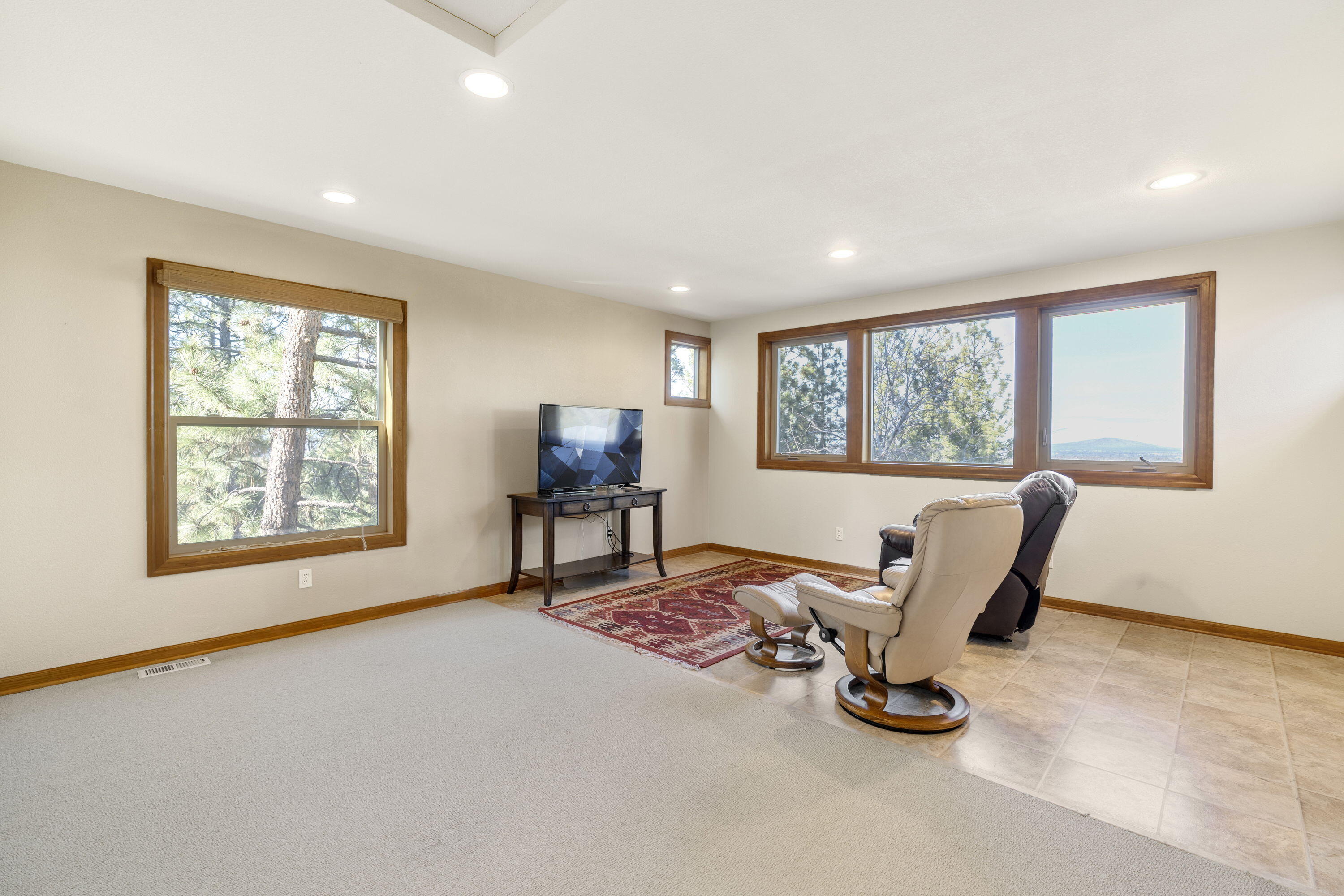 3645 Northwest Falcon Ridge Bend, OR 97703 - Photo 26 of 49 24