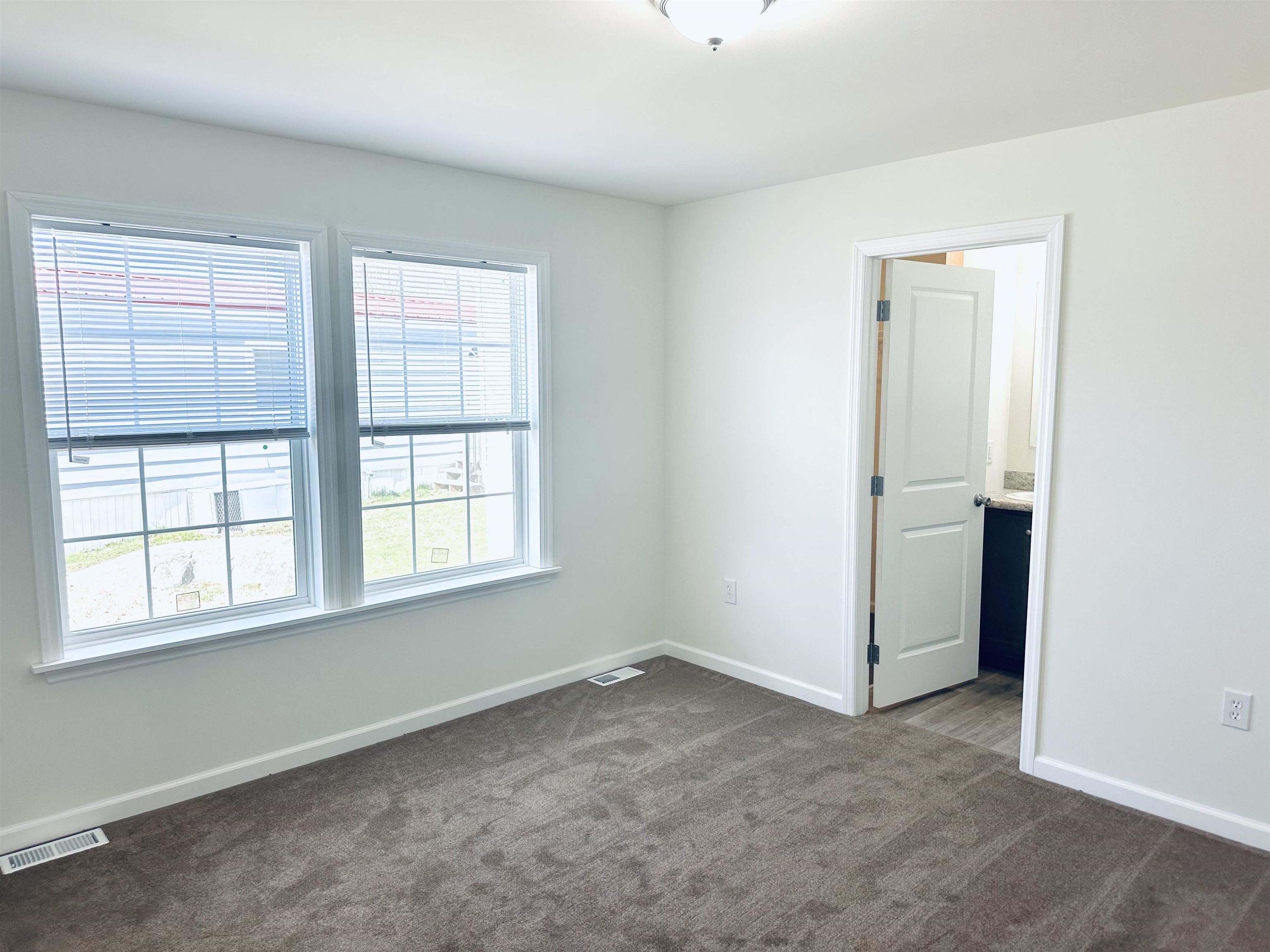 40 Hampton Road, Unit B1 Exeter, NH 03833 - Photo 16 of 31