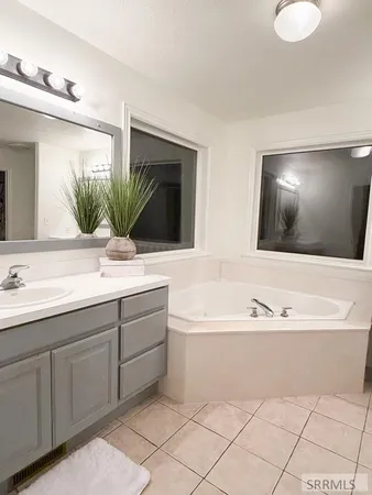 $779,500 | 634 North 3200 East, Menan, ID 83434