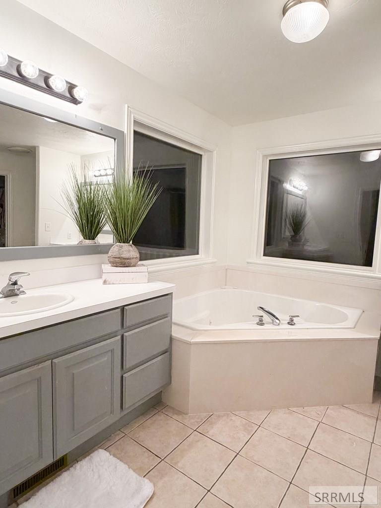 634 North 3200 East Menan, ID 83434 - Photo 18 of 44